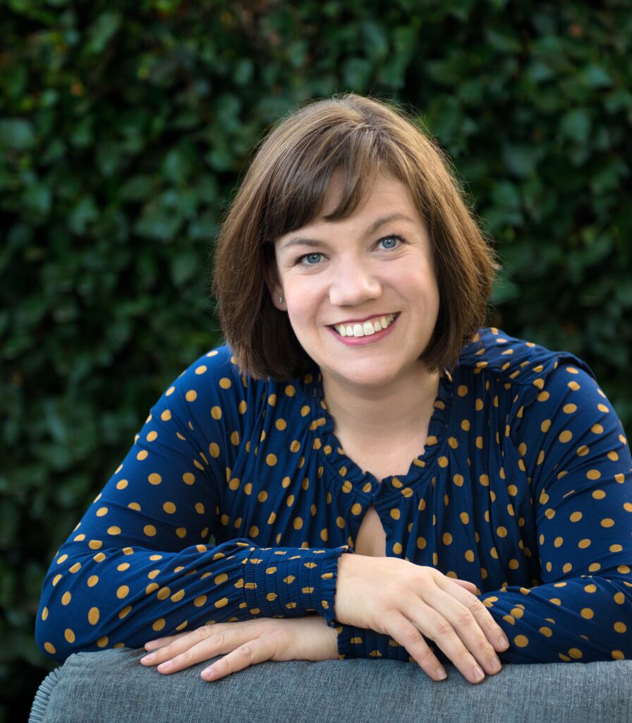 Stephanie Holm headshot